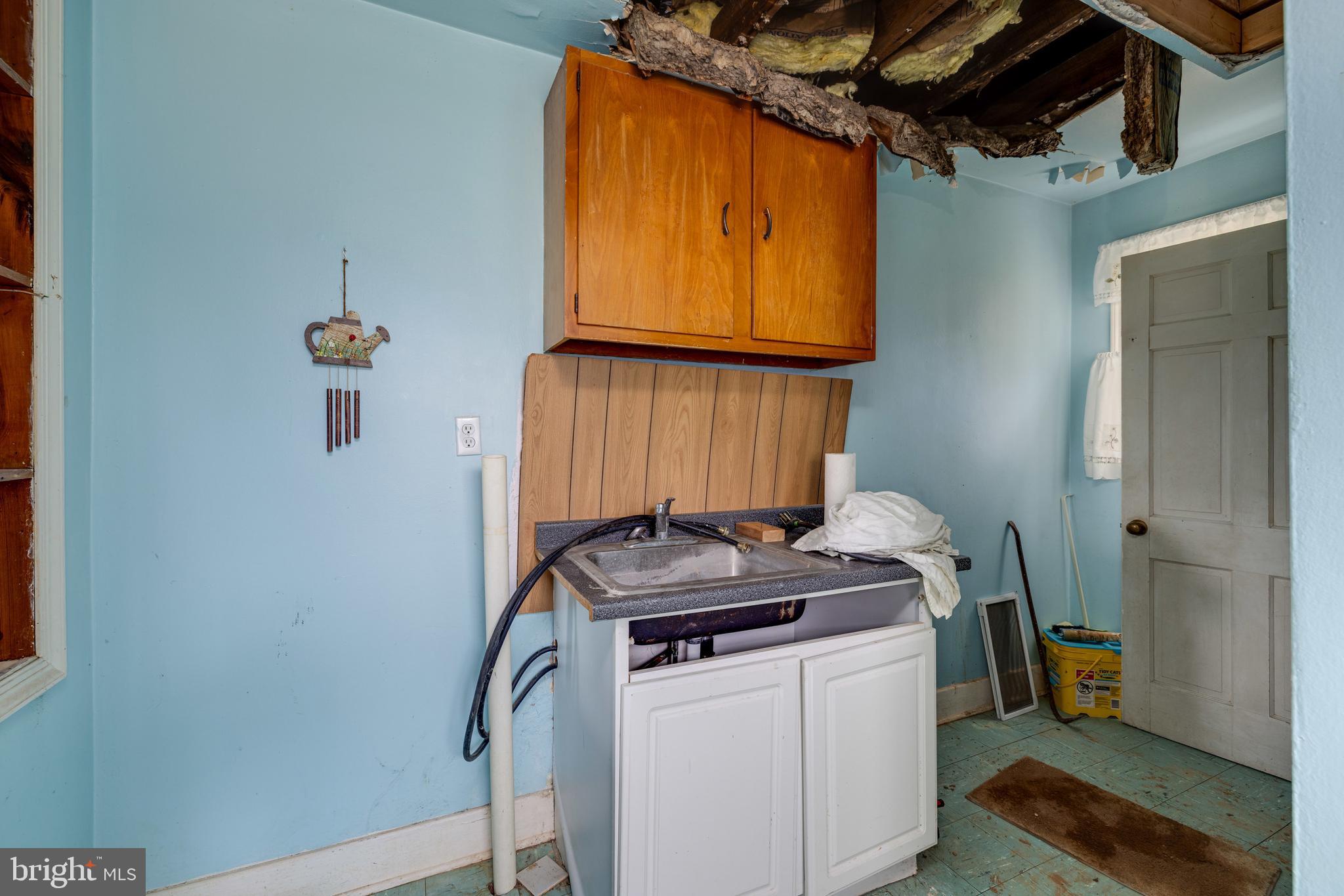 501 South Fork Road Luray, VA 22835 - Photo 36 of 79 a utility room with dryer and washer