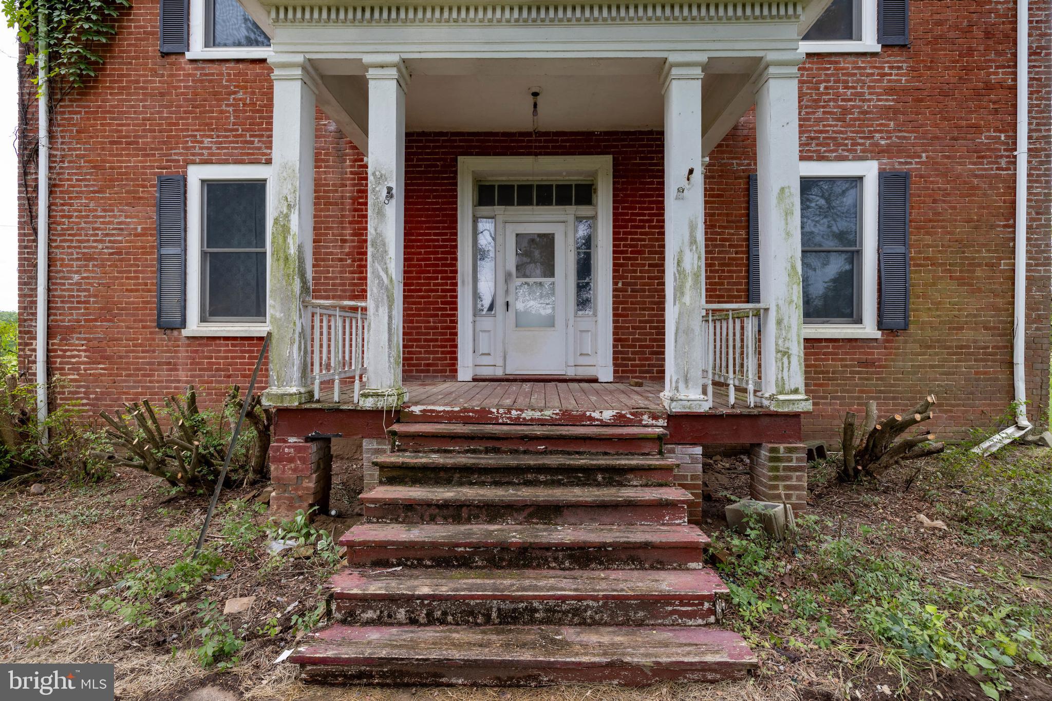 501 South Fork Road Luray, VA 22835 - Photo 44 of 79 a front view of a house with a garden