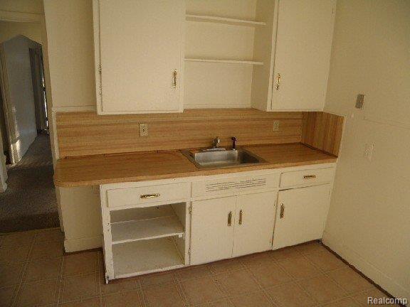 19228 Moross Road Detroit, MI 48224 - Photo 4 of 7 19228 Moross- kitchen