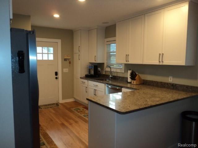 421 Taylor Avenue Rochester, MI 48307 - Photo 7 of 19 8.JPG