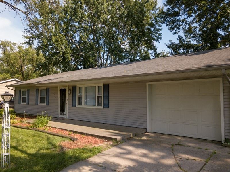 2630 Chandler Drive Fort Wayne, IN 46816 - Photo 9 of 29