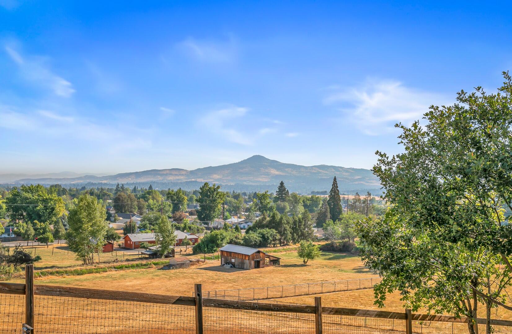 1324 Vawter Road Medford, OR 97501 - Photo 22 of 59 9R9A0099