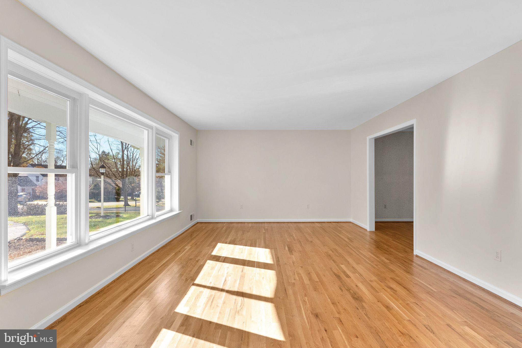 2305 East Gate Drive Silver Spring, MD 20906 - Photo 6 of 43 Living Room