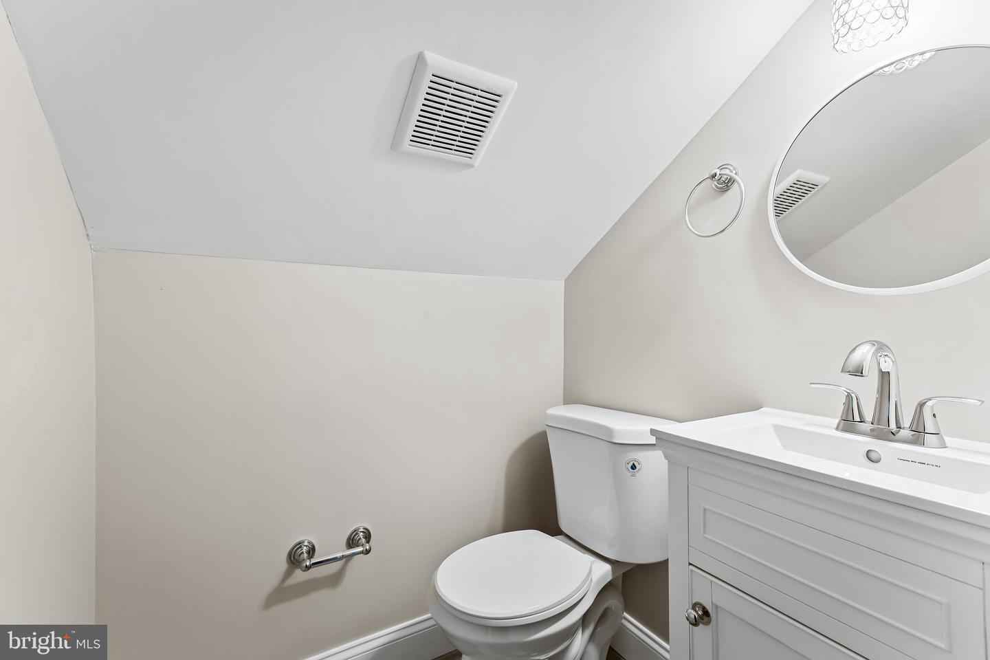 105 Warfieldsburg Road Westminster, MD 21157 - Photo 21 of 34 Charming upper level 1/2 bathroom