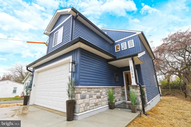 a house view with a outdoor space