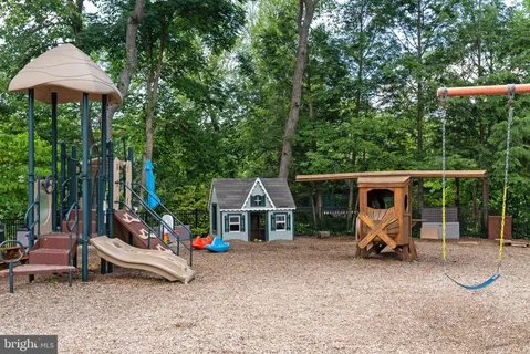 $2,195,000 | 7032 Wilson Lane, Bethesda, MD 20817