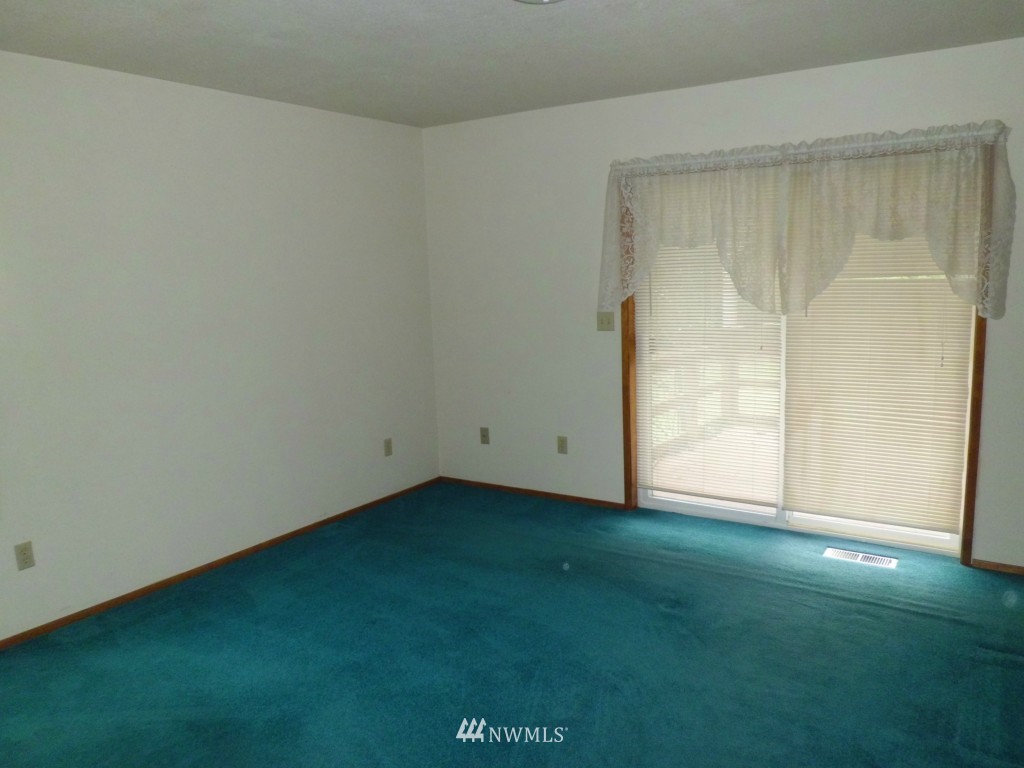 1748 Holcomb Road Kelso, WA 98626 - Photo 12 of 16 Gallery Image 12