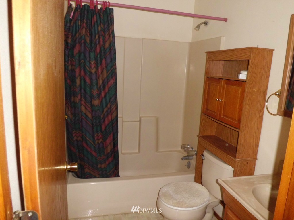 1748 Holcomb Road Kelso, WA 98626 - Photo 13 of 16 Gallery Image 13
