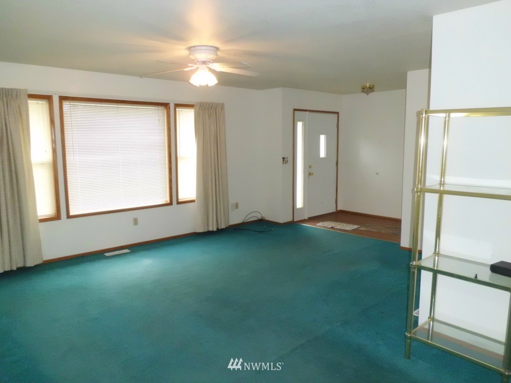 1748 Holcomb Road Kelso, WA 98626 - Photo 7 of 16 Gallery Image 7