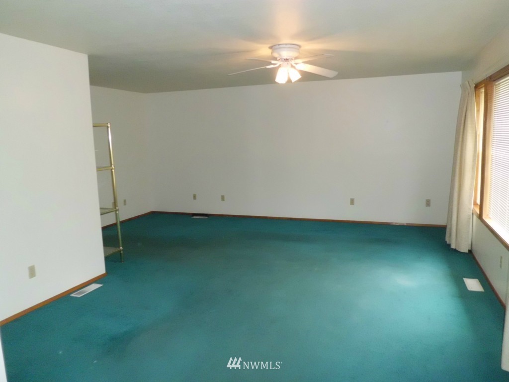 1748 Holcomb Road Kelso, WA 98626 - Photo 8 of 16 Gallery Image 8