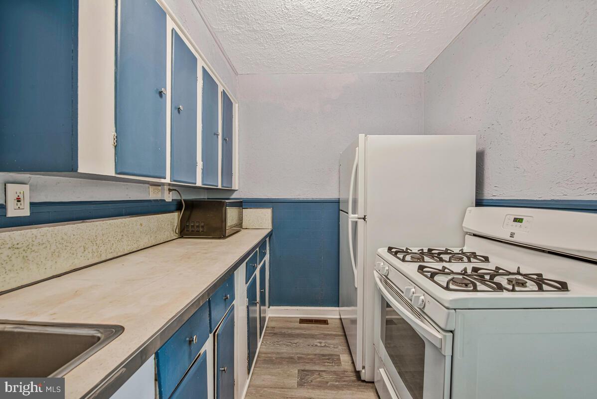 9425 Washington Boulevard Lanham, MD 20706 - Photo 12 of 38 a kitchen with a stove and a refrigerator