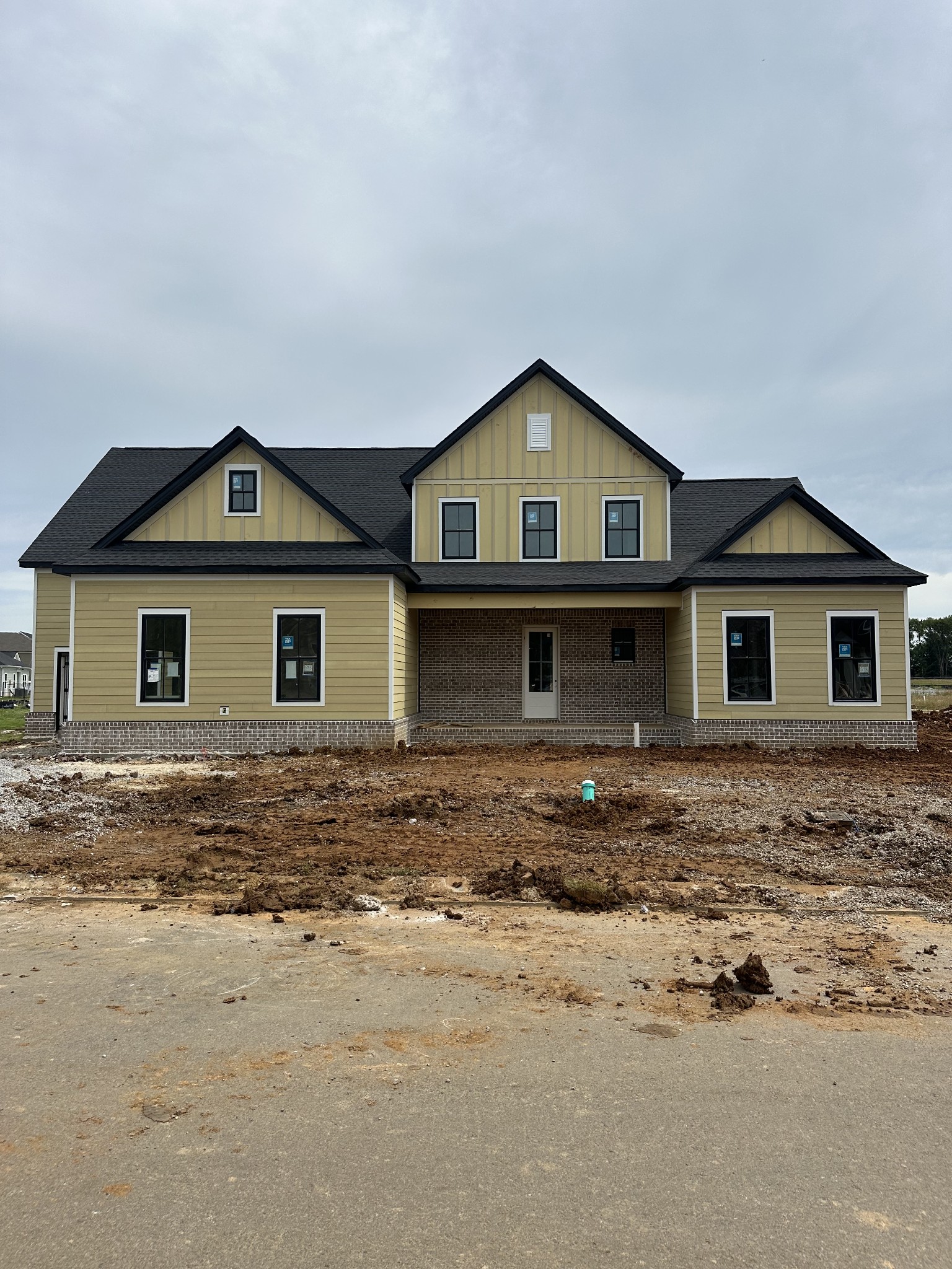5422 Maroon Drive Murfreesboro, TN 37129 - Photo 4 of 35 a front view of a house with a yard