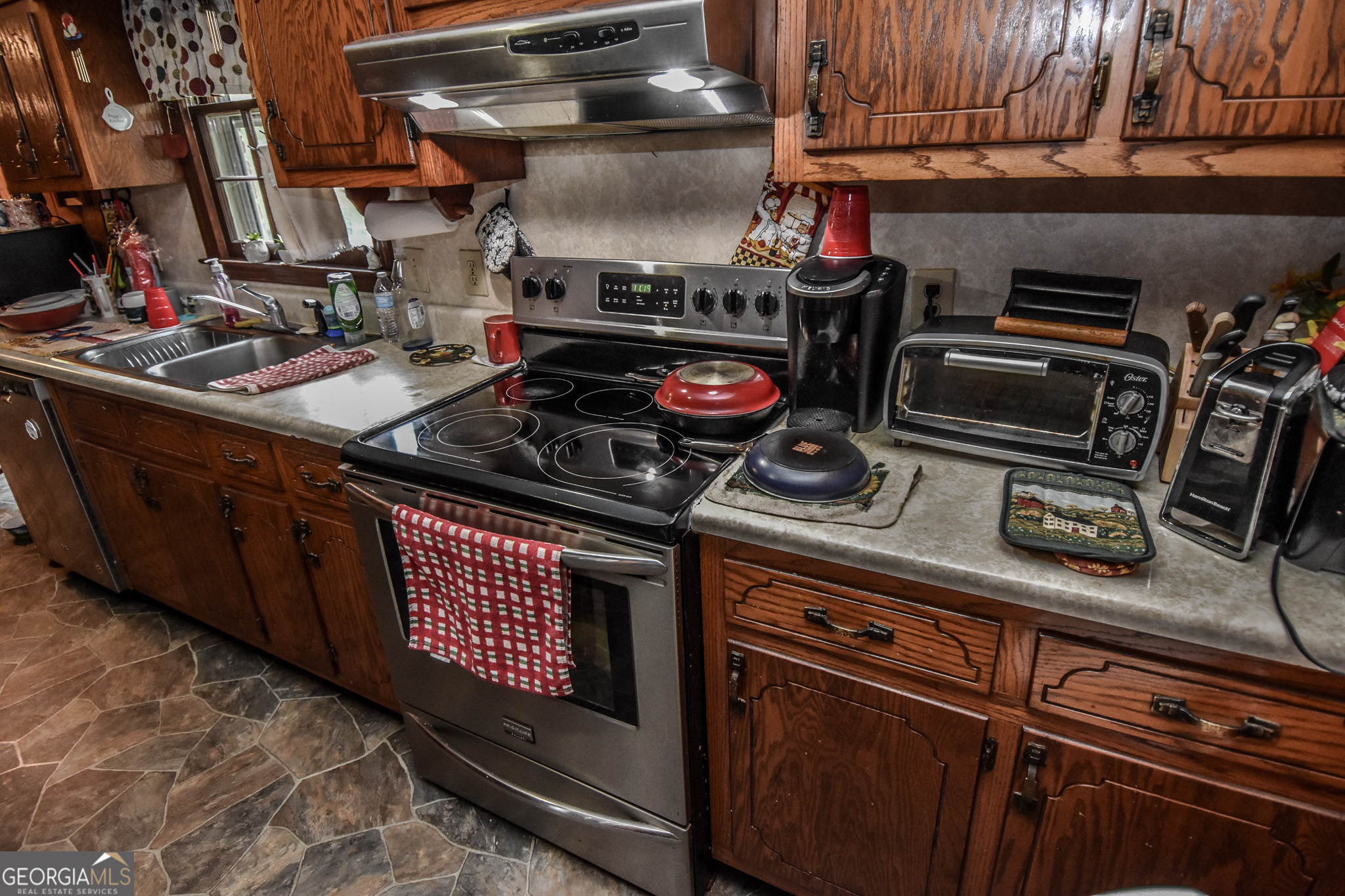 223 Ward Road Williamson, GA 30292 - Photo 41 of 51 a close view of a stove top oven
