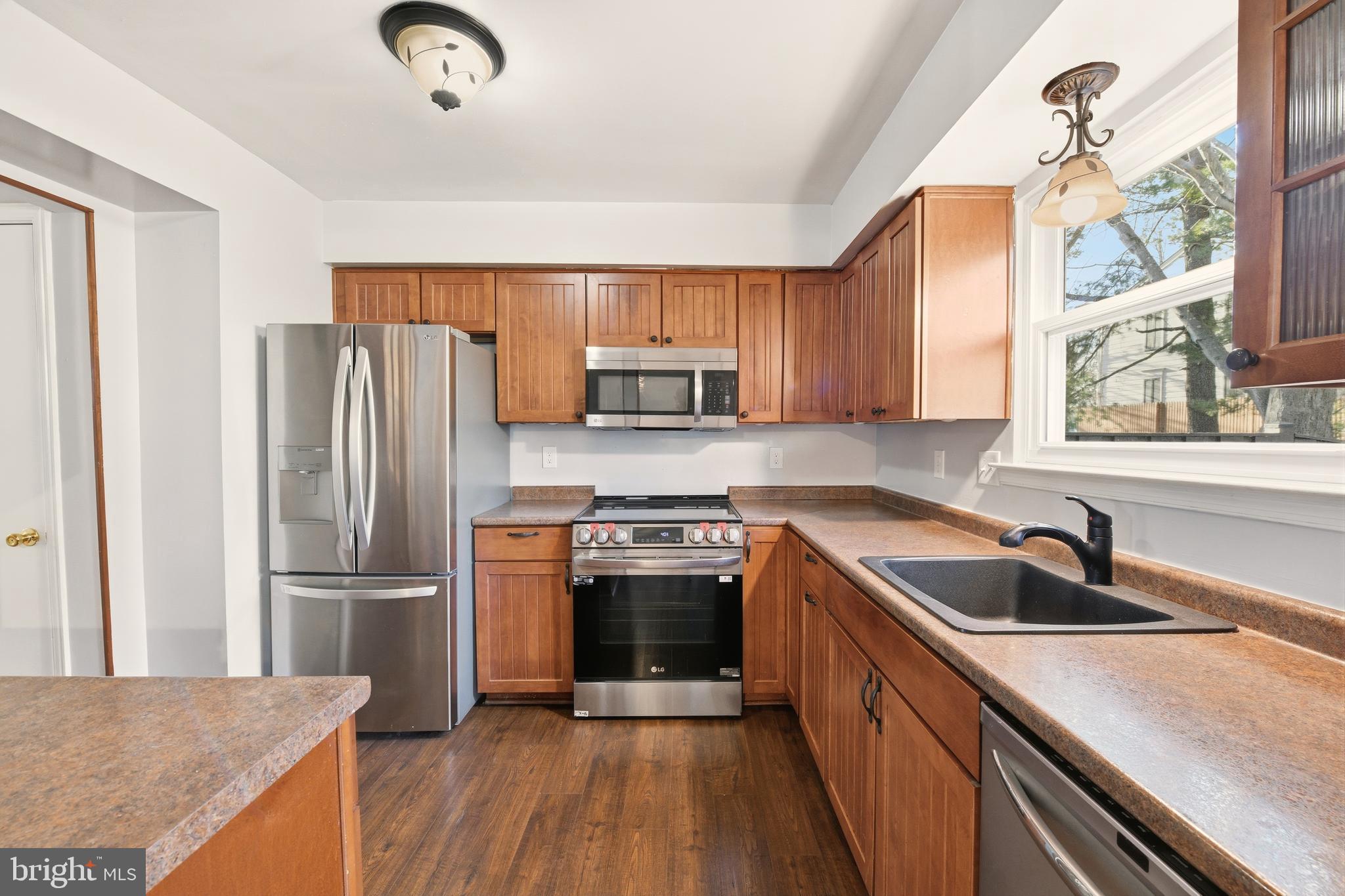 17524 Longview Lane Olney, MD 20832 - Photo 11 of 37 Kitchen