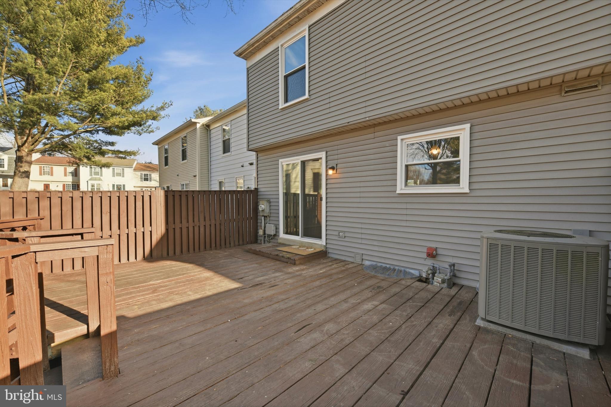 17524 Longview Lane Olney, MD 20832 - Photo 13 of 37 Back Deck