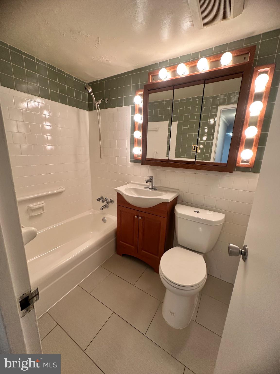 4600 Duke Street, Unit 701 Alexandria, VA 22304 - Photo 20 of 36 Charming bathroom with modern touches.
