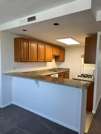 $2,400 | 4600 Duke Street, Unit 701, Alexandria, VA 22304