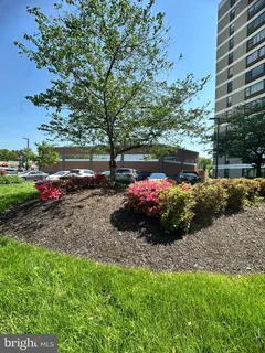 $2,400 | 4600 Duke Street, Unit 701, Alexandria, VA 22304