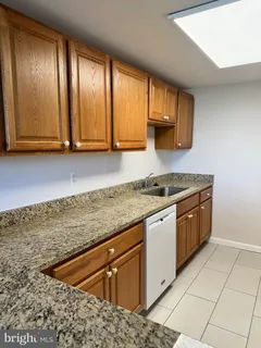$2,400 | 4600 Duke Street, Unit 701, Alexandria, VA 22304