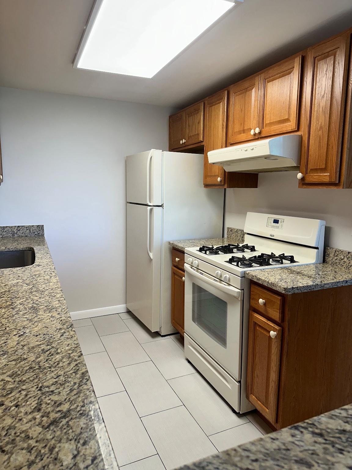 4600 Duke Street, Unit 701 Alexandria, VA 22304 - Photo 5 of 36 Gas cooking