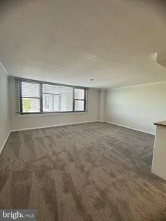 $2,400 | 4600 Duke Street, Unit 701, Alexandria, VA 22304