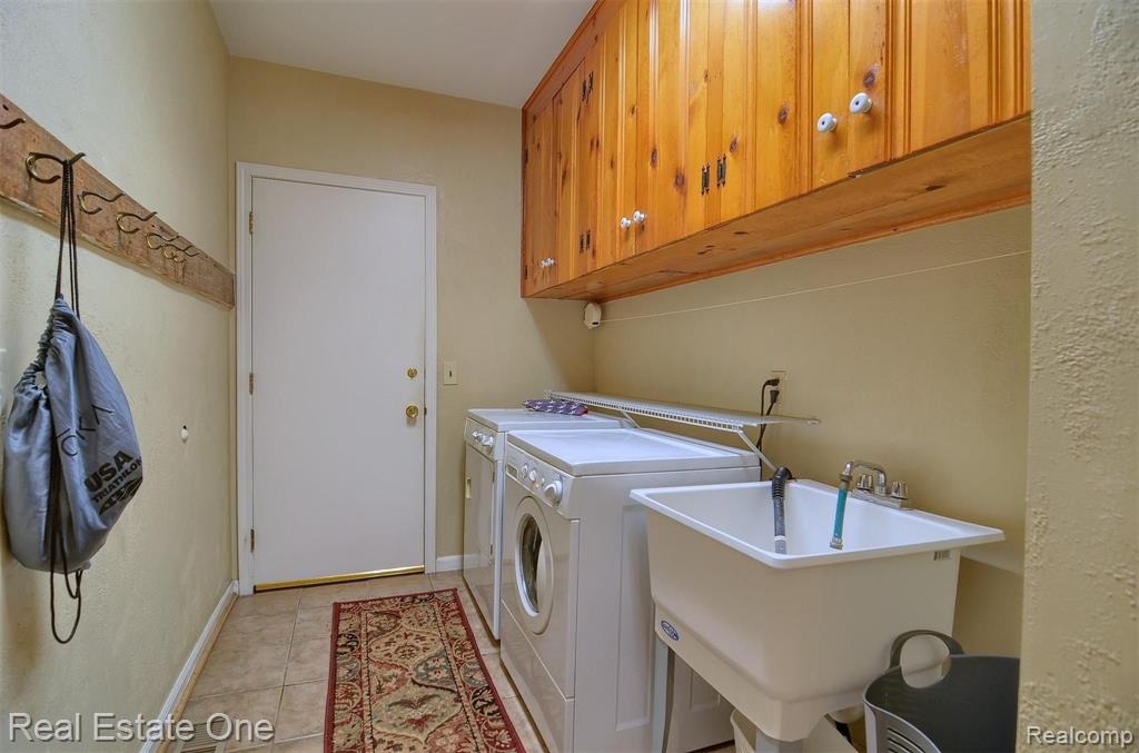 33877 Hunters Pointe Road Farmington Hills, MI 48331 - Photo 22 of 44
