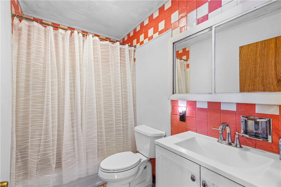 53 Samuel Avenue Pawtucket, RI 02860 - Photo 13 of 39