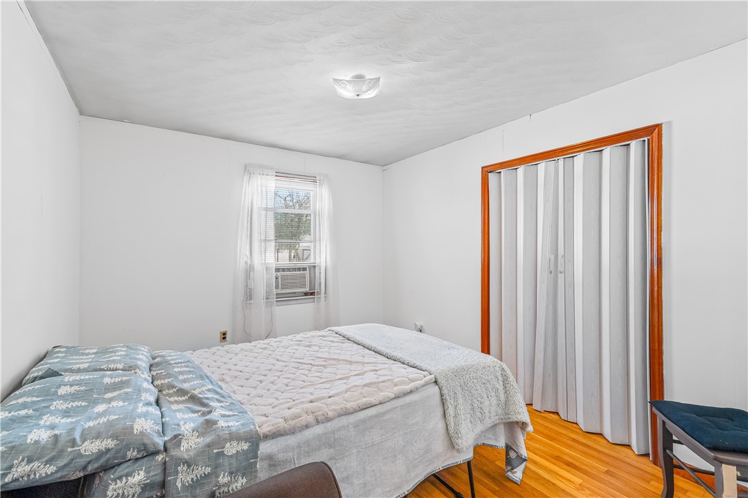 53 Samuel Avenue Pawtucket, RI 02860 - Photo 14 of 39