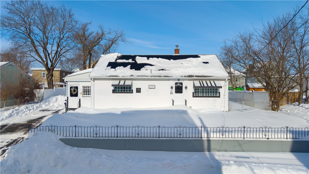 53 Samuel Avenue Pawtucket, RI 02860 - Photo 2 of 39