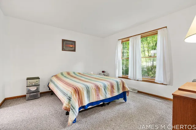 $415,000 | 5621 Pine Island Drive Northeast, Comstock Park, MI 49321