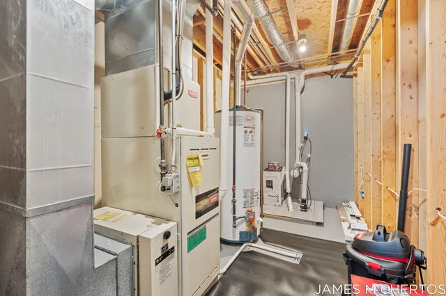 $415,000 | 5621 Pine Island Drive Northeast, Comstock Park, MI 49321