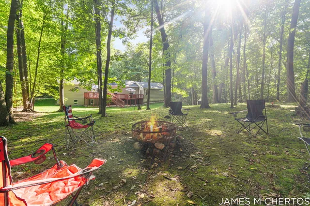 $415,000 | 5621 Pine Island Drive Northeast, Comstock Park, MI 49321