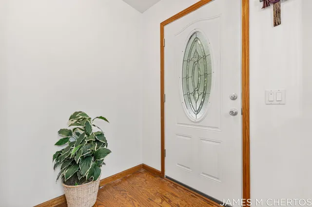 $415,000 | 5621 Pine Island Drive Northeast, Comstock Park, MI 49321