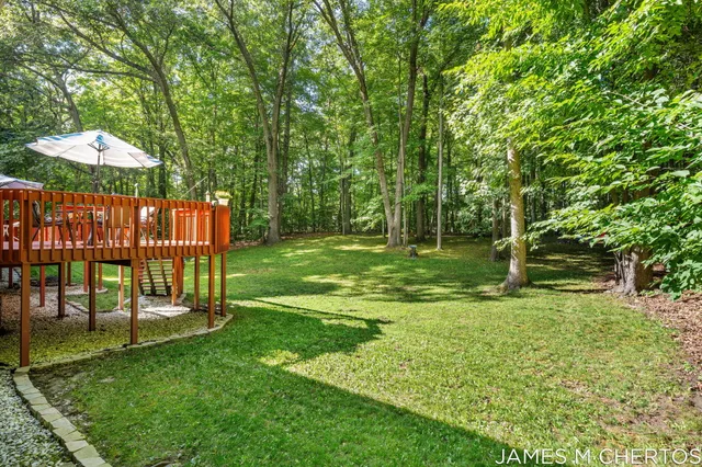 $415,000 | 5621 Pine Island Drive Northeast, Comstock Park, MI 49321