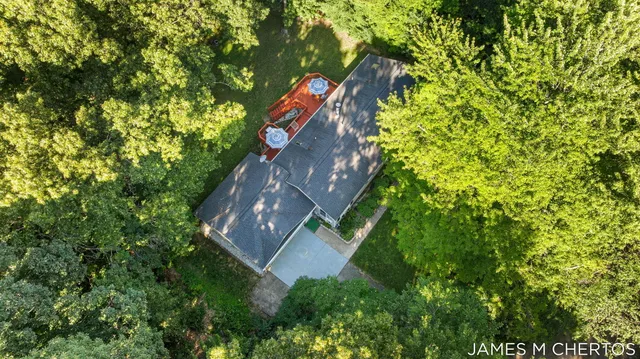 $415,000 | 5621 Pine Island Drive Northeast, Comstock Park, MI 49321