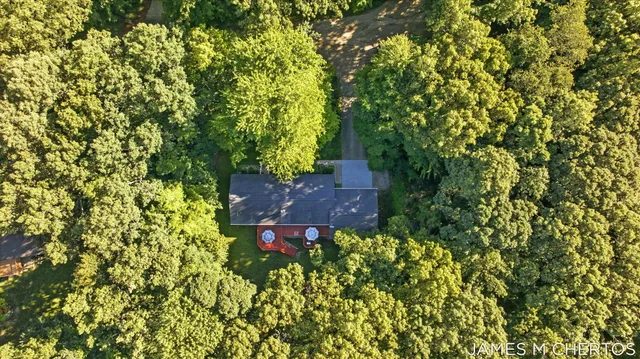 $415,000 | 5621 Pine Island Drive Northeast, Comstock Park, MI 49321