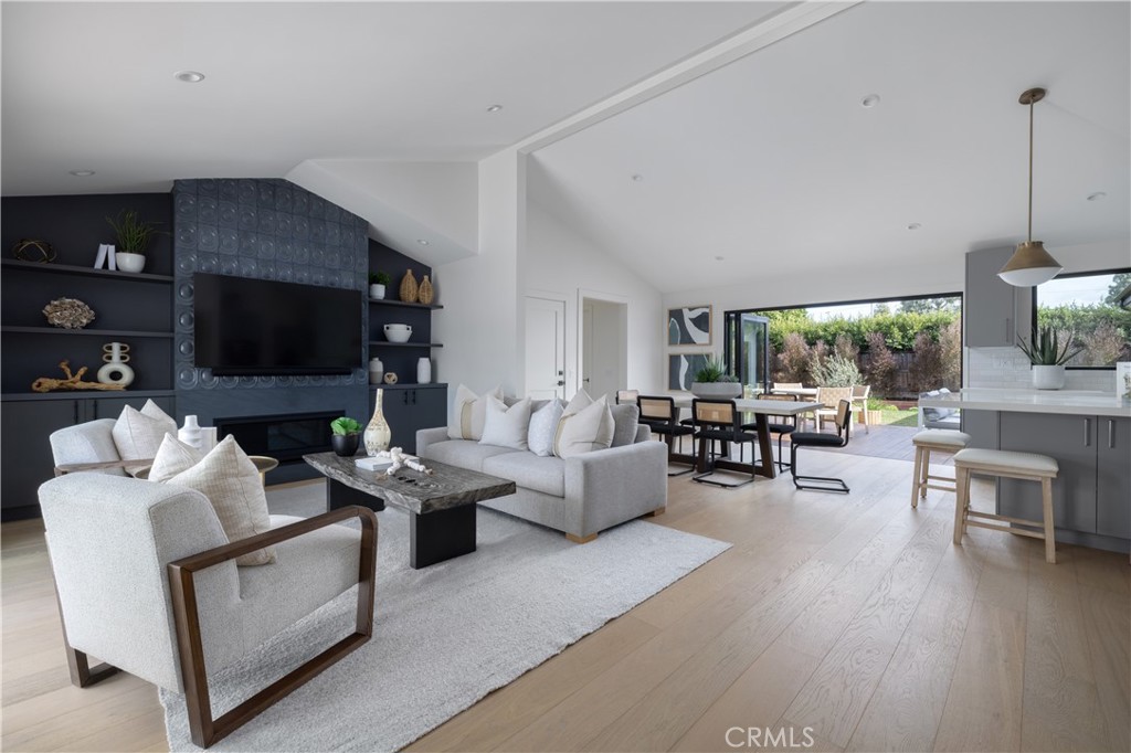 2384 Fordham Drive Costa Mesa, CA 92626 - Photo 4 of 20