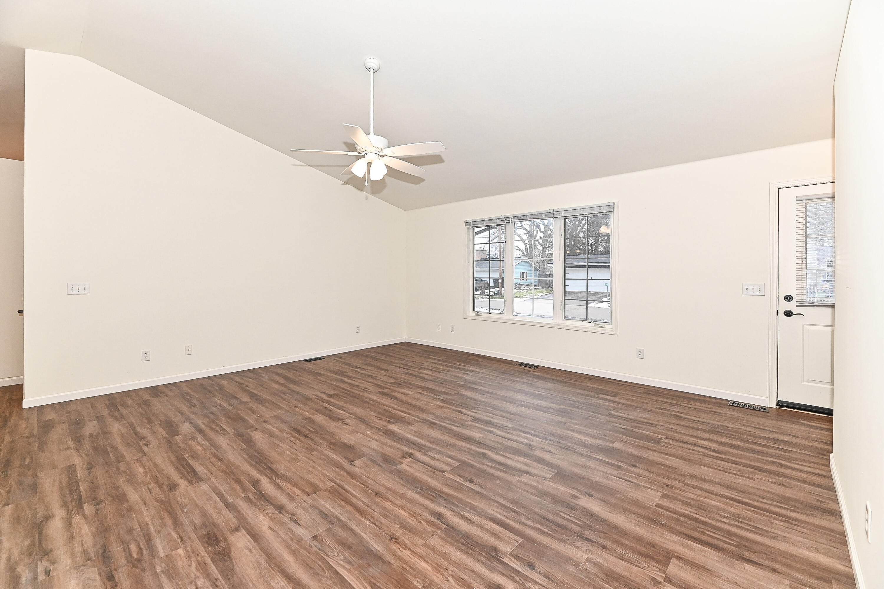 38811 91st Street Randall, WI 53128 - Photo 6 of 36 Great Room