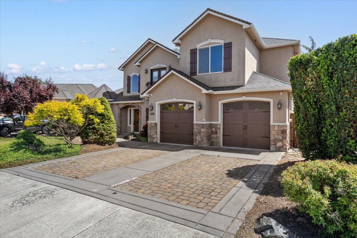 888 Arrowhead Trail Eagle Point, OR 97524 - Photo 2 of 36 03-CI_5472