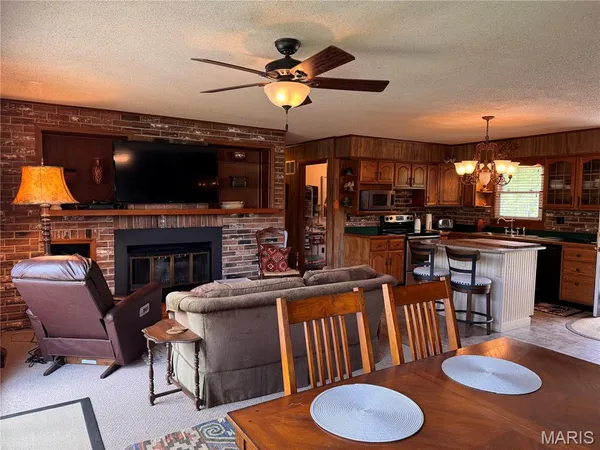 $219,900 | 415 South 11th Street, Louisiana, MO 63353