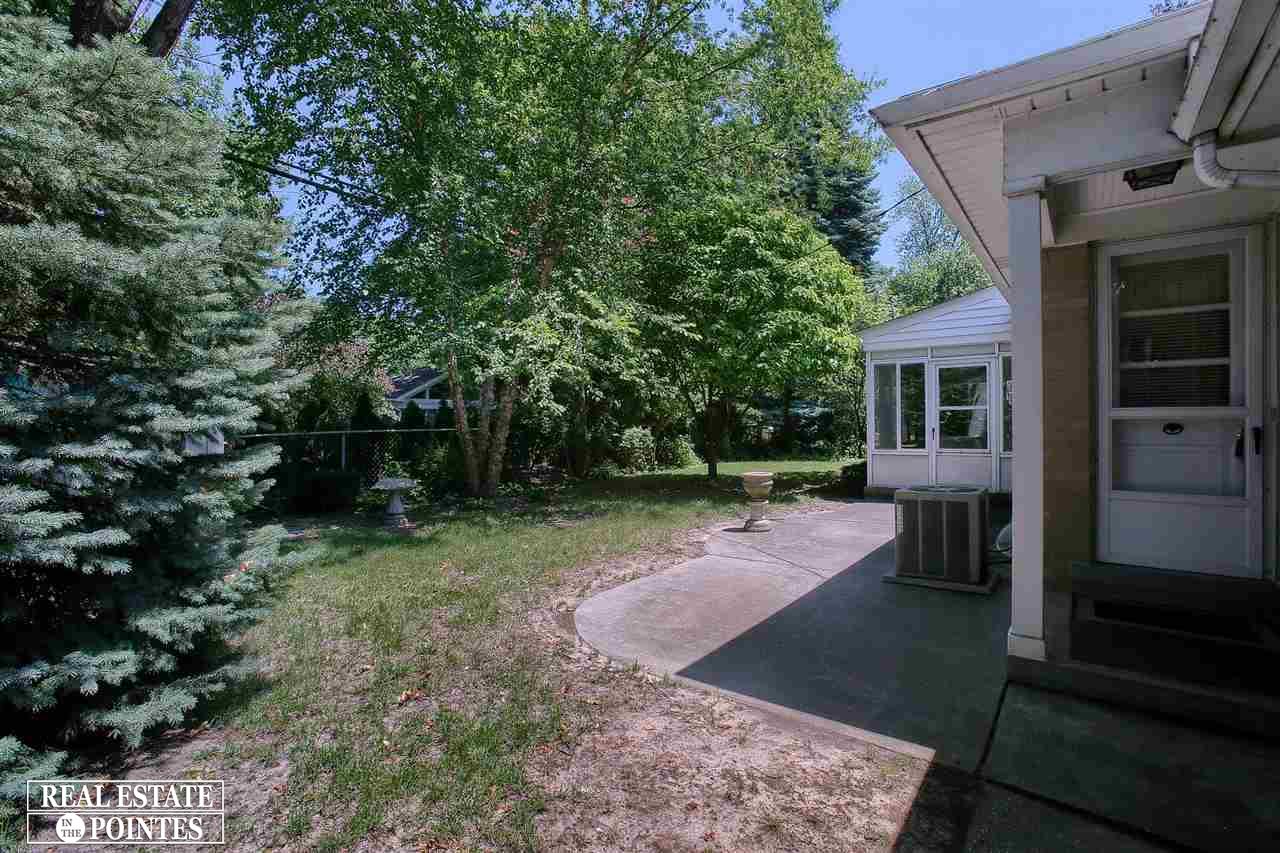 1680 Oxford Road Grosse Pointe Woods, MI 48236 - Photo 29 of 30