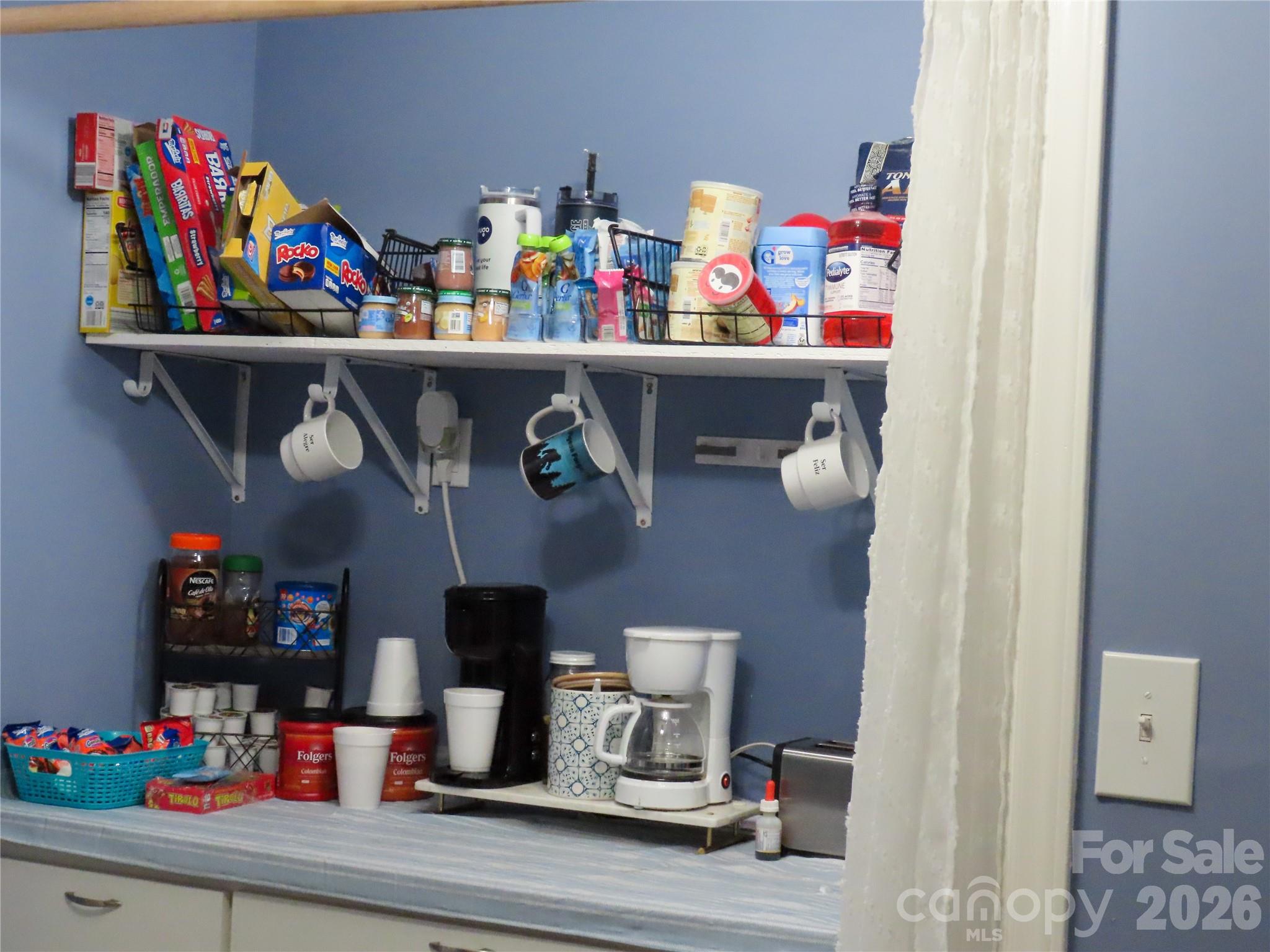 214 West Springs Street Lancaster, SC 29720 - Photo 10 of 33 a room with toys and plants