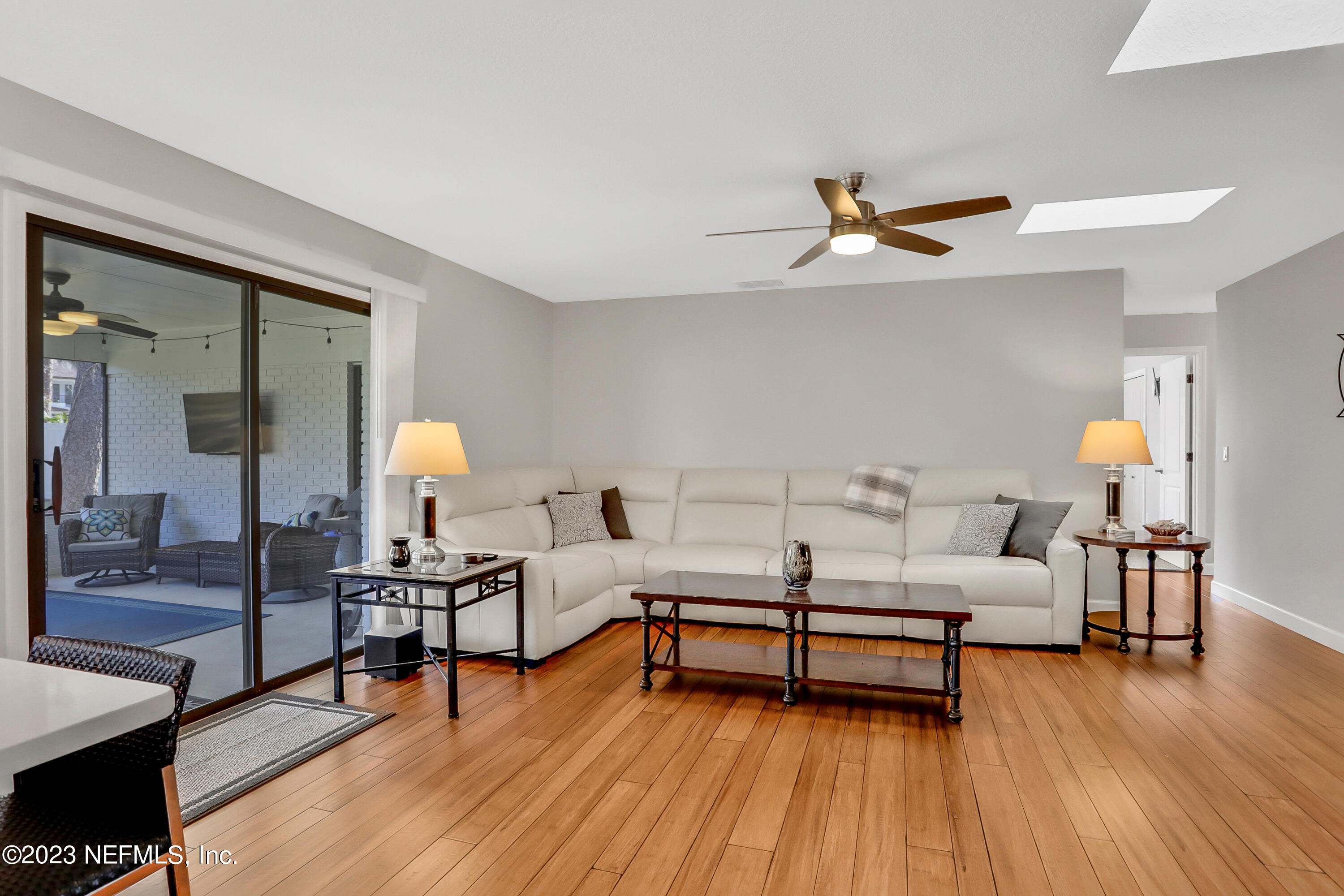 11821 Remsen Road Jacksonville, FL 32223 - Photo 15 of 37 Kitchen to family room