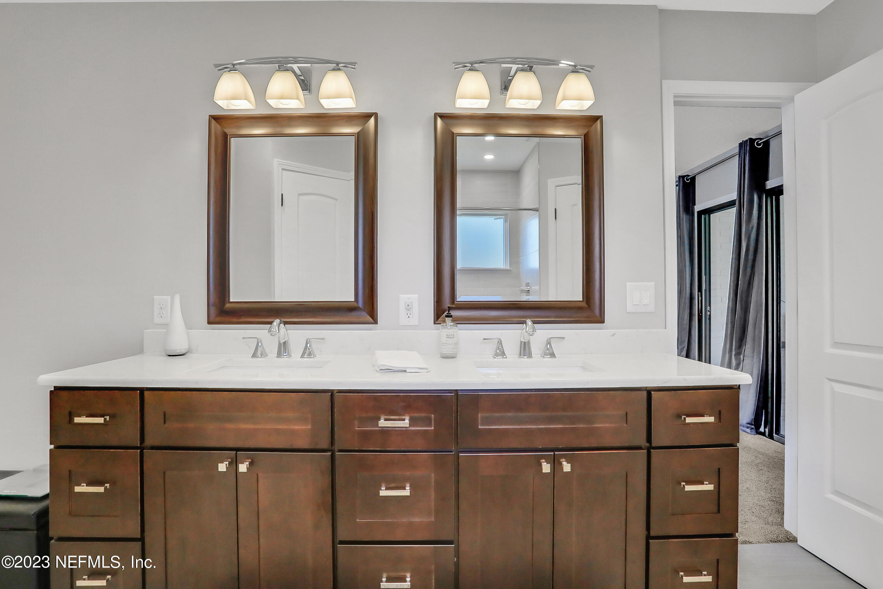 11821 Remsen Road Jacksonville, FL 32223 - Photo 27 of 37 Master bath