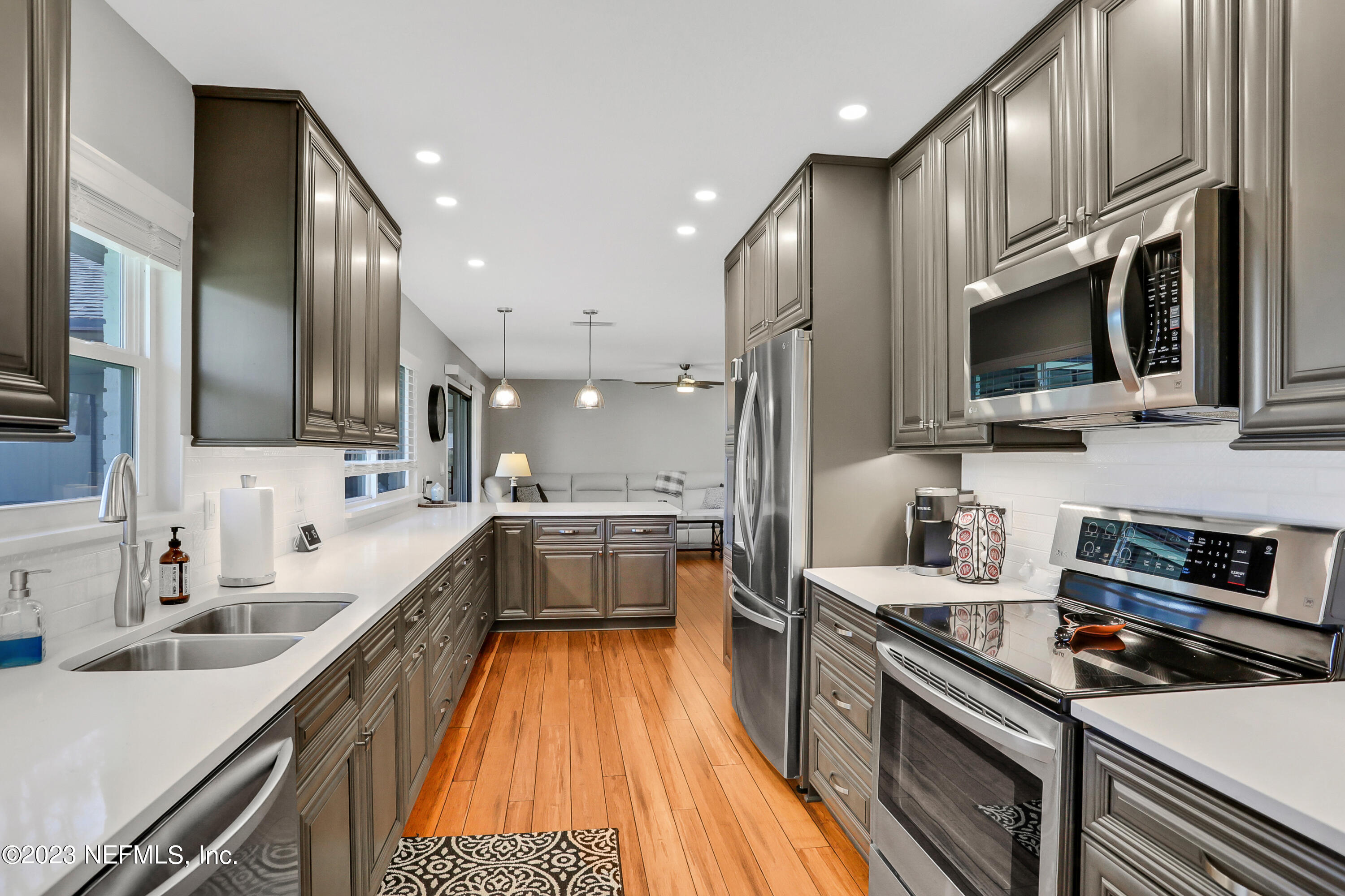 11821 Remsen Road Jacksonville, FL 32223 - Photo 3 of 37 Stunning Kitchen