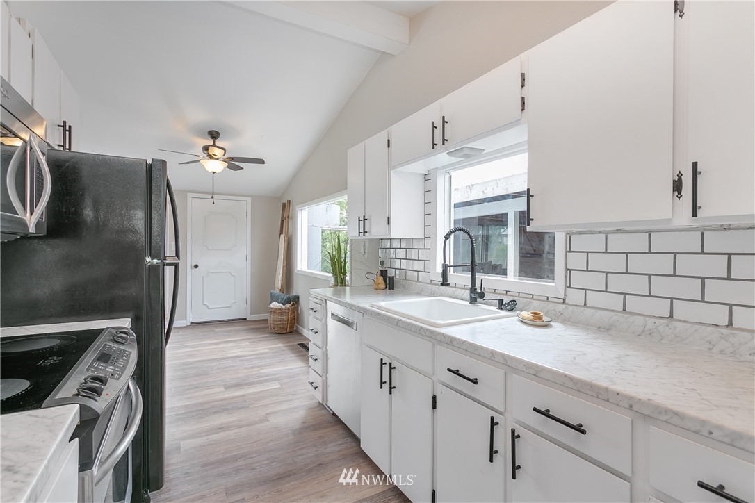 5992 Guide Meridian Bellingham, WA 98226 - Photo 9 of 34
