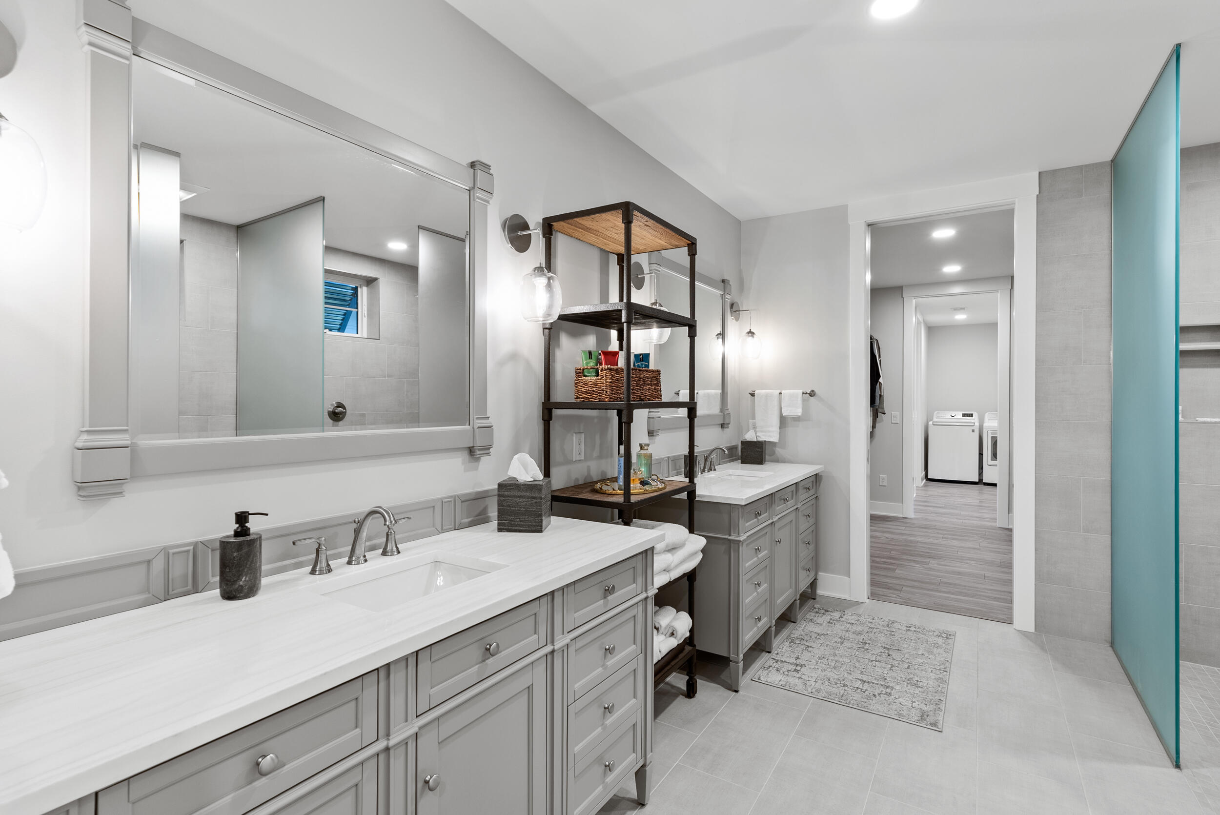 2031 Ottawa Beach Road Holland, MI 49424 - Photo 15 of 29 primary en suite