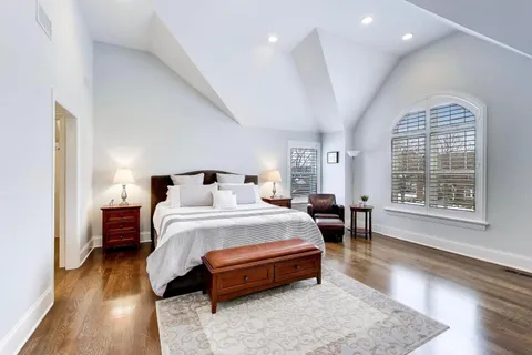 $1,650,000 | 2403 Old Glenview Road, Wilmette, IL 60091