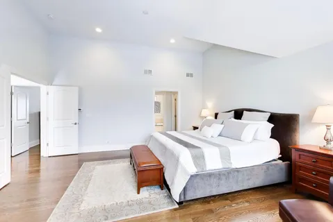 $1,650,000 | 2403 Old Glenview Road, Wilmette, IL 60091