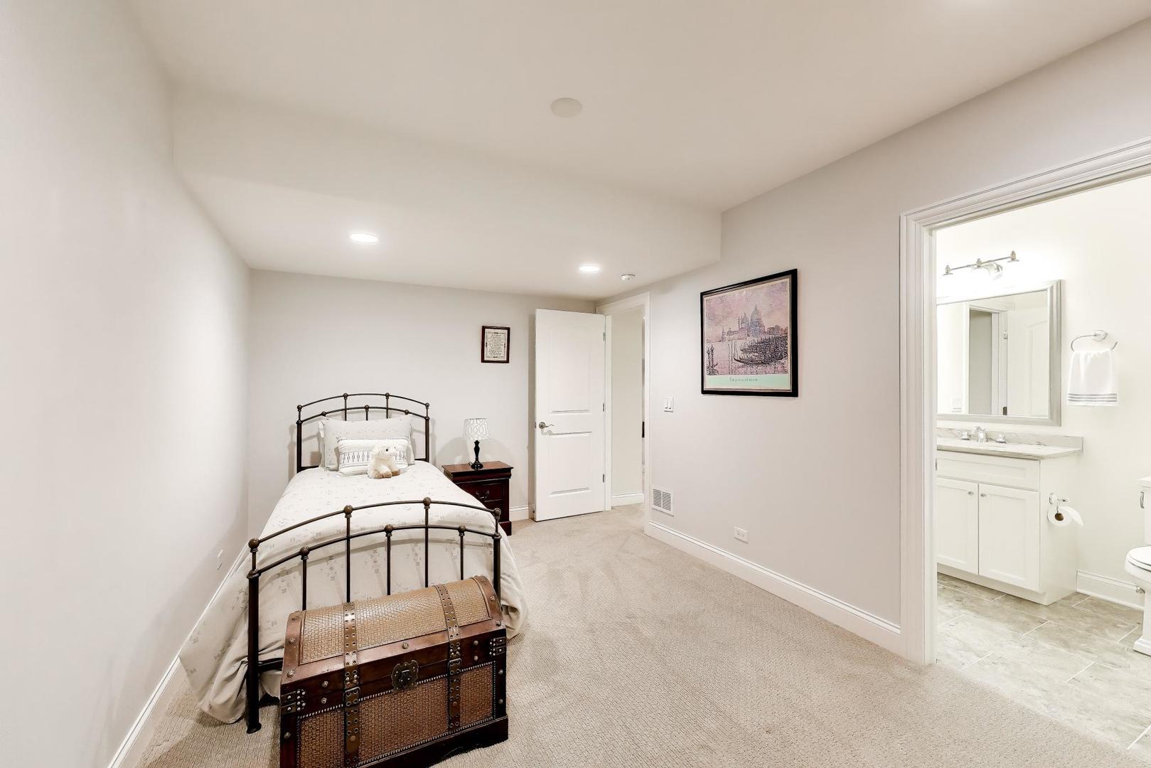 2403 Old Glenview Road Wilmette, IL 60091 - Photo 26 of 37